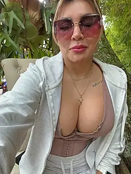 DIANITA_1988 Live Webcam on Stripchat