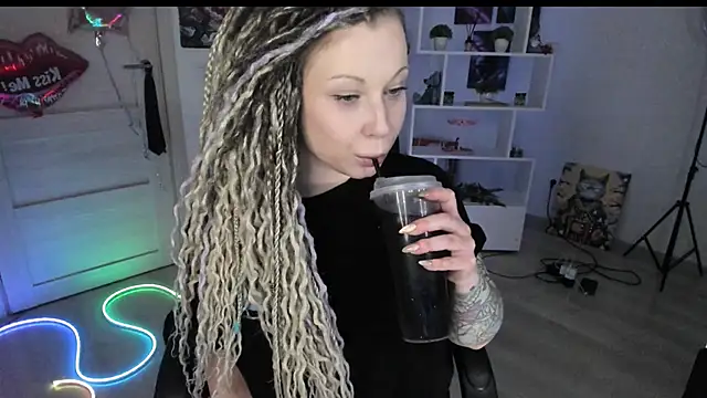 HoneySallyMoore live sex cam