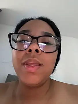 Webcam Model (XMara)  is live.Free join now!