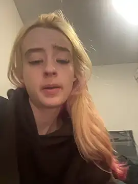 seccyserena (F teen) - Toy on for 10 minutes+ Squirt show!!!