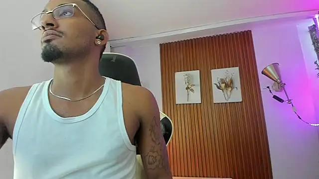 darwin_mayo - Darwin_mayo's free webcam - UK Sex Cams