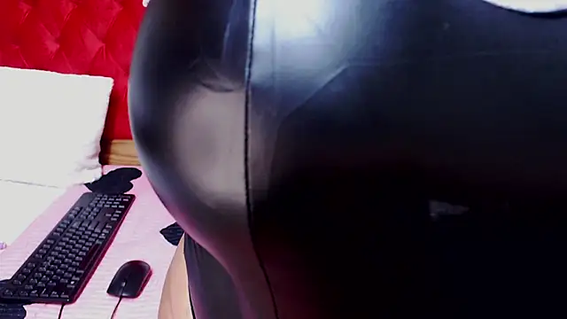 kittygorgeousxx181 - KittyGorgeousXX181's free webcam - UK Sex Cams