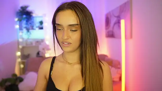 clara_nia - Clara_Nia's free webcam - UK Sex Cams