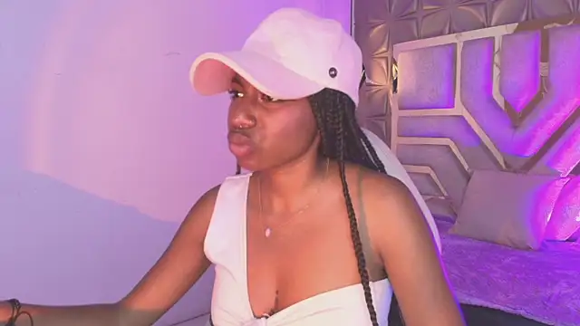 Queen_perla_ live sex cam