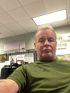 hintly (M mature) - Show ass in work bathroom