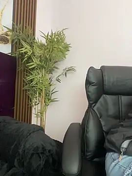 Webcam Model (aurora_ec)  is live.Free join now!