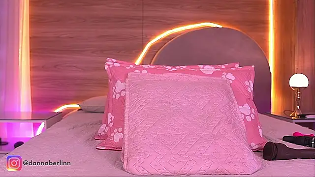 danna_berlin_ - Danna_berlin_'s free webcam