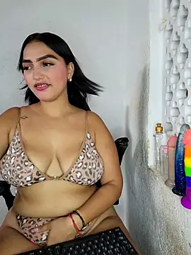 Webcam Model (Mia_em)  is live.Free join now!