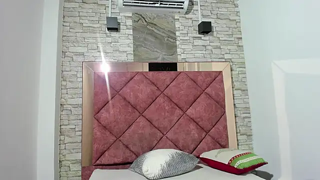 lara_seduce - Lara_Seduce's free webcam - UK Sex Cams