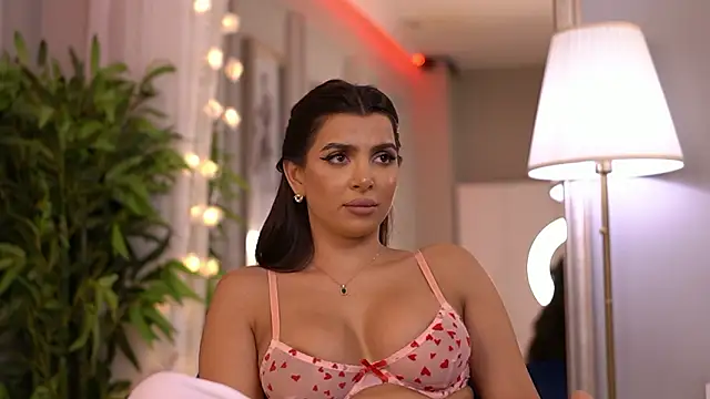 nicolecellini (F young) - Make my legs shaking of pleasure🥵