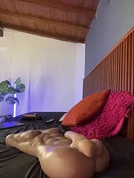 Webcam Model (MarilynSmith01)  is live.Free join now!