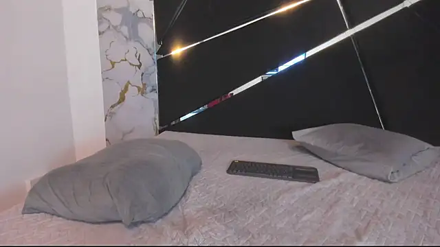 Couple_In_Heat live sex cam