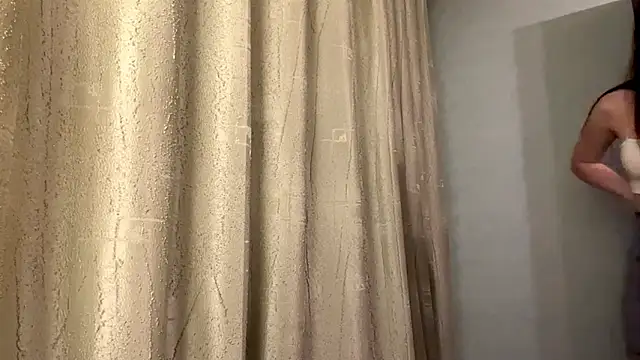 I'm Adel! Hello guys, I'm new here so I hope for your love and support!!