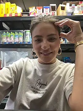 Webcam Model (Andrea_19blonde)  is live.Free join now!