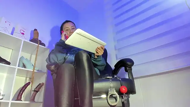 charlotte_joliedart - Charlotte_joliedart's free webcam