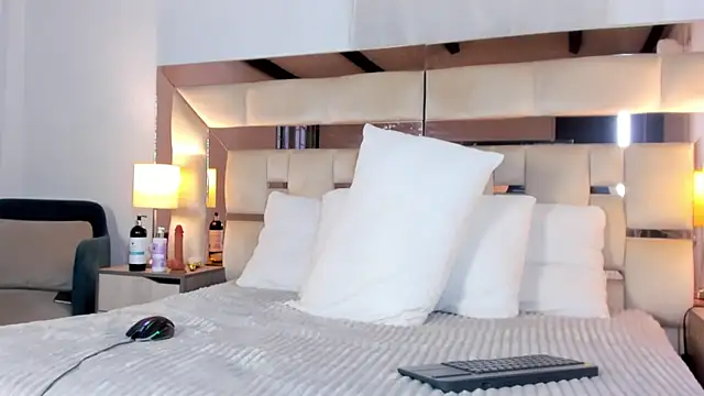 eloiseclairmont - EloiseClairmont's free webcam