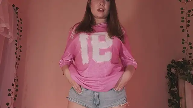 saint_trisha (F young) - eye contact and suck fingers