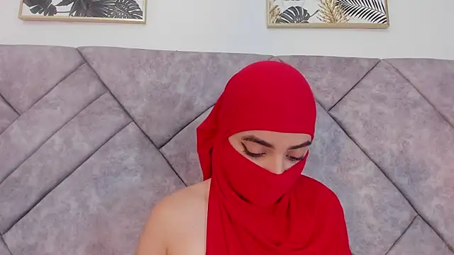 nayiraa_ (F teen) - dildo ass