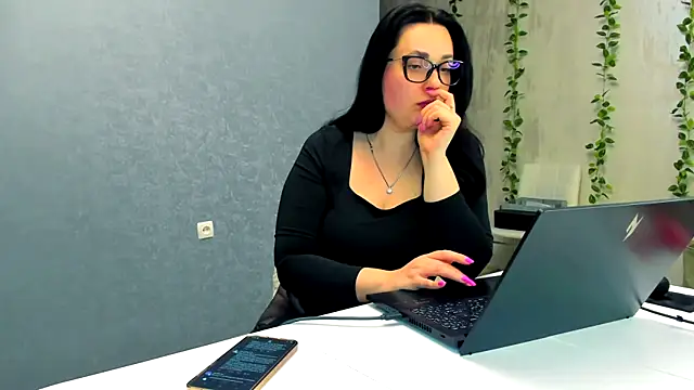 Yesss_Lilith live sex cam