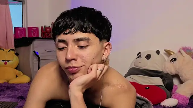 maiky_cooper01 (M twink) - lip game