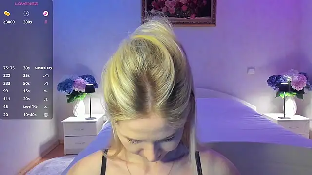 julie_blaze - Julie_Blaze's free webcam - UK Sex Cams