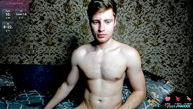 Maxhornyblondieman live sex cam