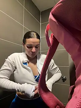 Webcam Model (Anavalle)  is live.Free join now!