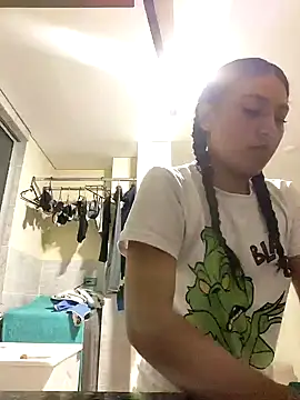 Webcam Model (AmberGold-)  is live.Free join now!