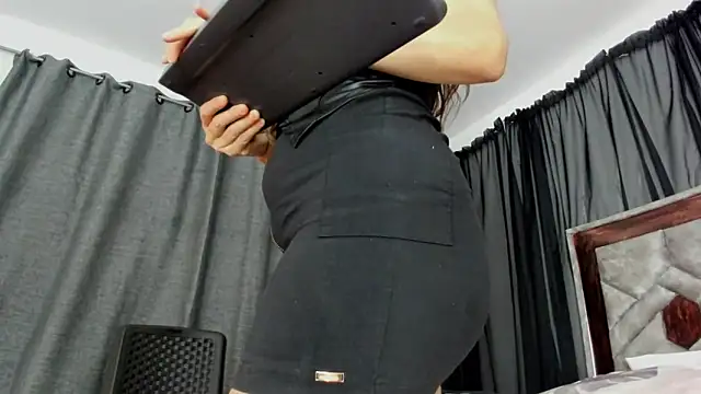 samanttamilf - SamanttaMilf's free webcam - UK Sex Cams