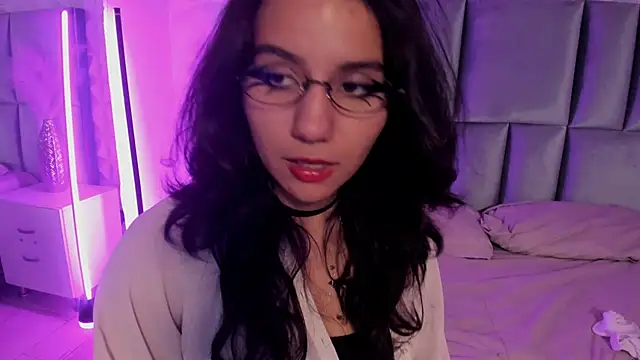 hollypeach - HollyPeach's free webcam - UK Sex Cams