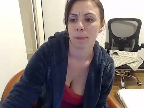 emmatoo - Emmatoo's free webcam - UK Sex Cams