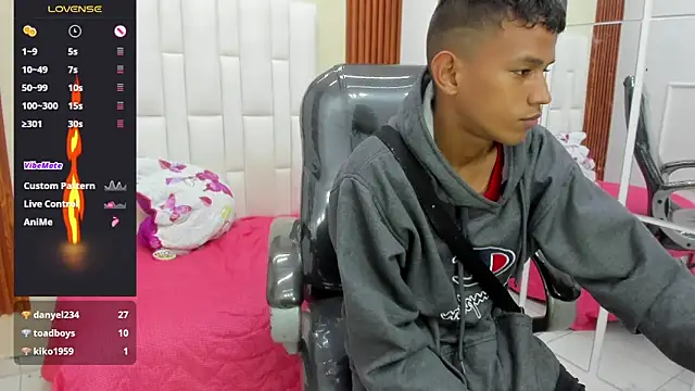 rory_castro - Rory_castro's free webcam - UK Sex Cams