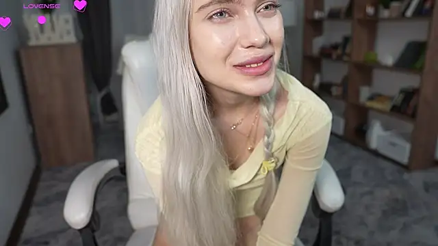 KristalCrowner live sex cam