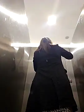 Webcam Model (Afroditecash)  is live.Free join now!