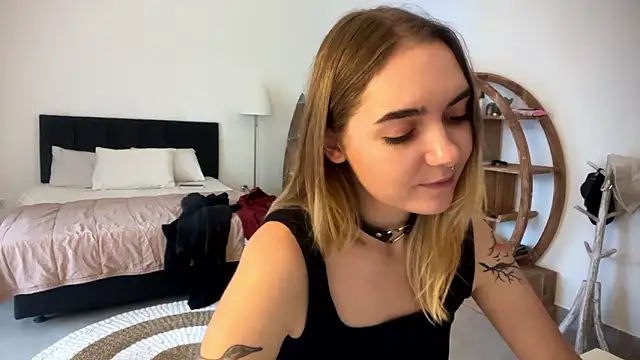 roxywet - RoxyWet's free webcam - UK Sex Cams