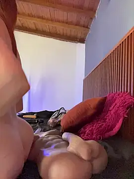 Webcam Model (MarilynSmith01)  is live.Free join now!