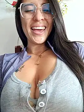 le modèle VALERY-03_ est en webcam porno dans un show sur le site stripchat, il possède les tags suivants: couples,ahegao,best,big-ass,cam2cam,camel-toe,cheap-privates,colombian,cowgirl,deepthroat,dildo-or-vibrator,dirty-talk,doggy-style,erotic-dance,fingering,foot-fetish,footjob,handjob,interactive-toys,massage,masturbation,mobile,oil-show,recordable-privates