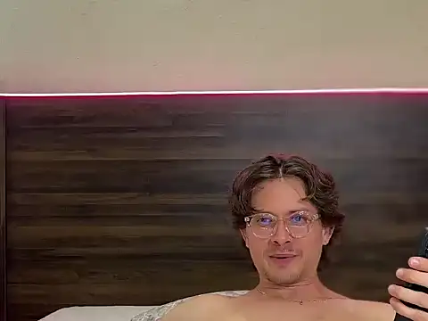 mcklister_kinky_feets - Mcklister_kinky_feets's free webcam - UK Sex Cams