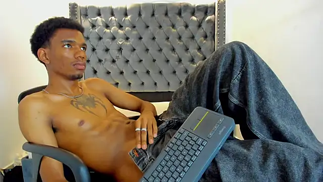 nero_reyd (M young) - SHOW HARD DICK