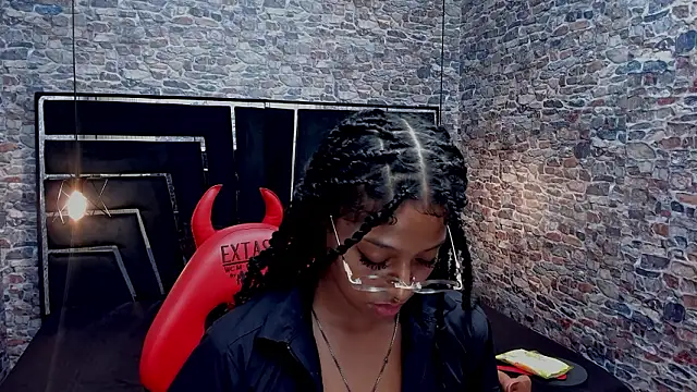 wild_firee_ - WILD_FIREE_'s free webcam - UK Sex Cams