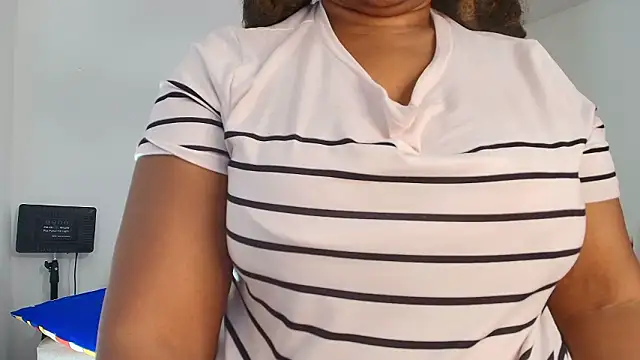 luxy_benet - Luxy_benet's free webcam - UK Sex Cams