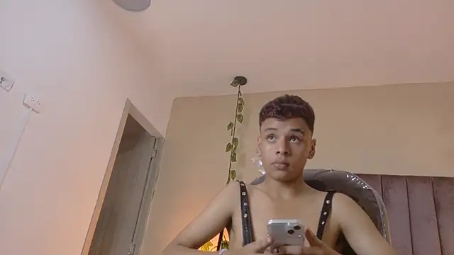 xavier_fox___ - Xavier_Fox___'s free webcam - UK Sex Cams