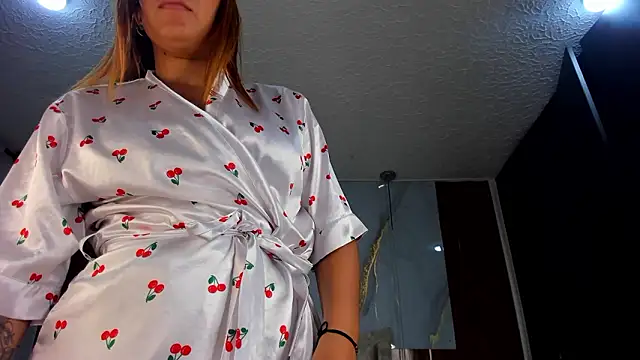 mia_18v - Mia_18v's free webcam - UK Sex Cams