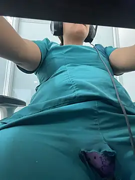 Webcam Model (Noa_Harper-)  is live.Free join now!