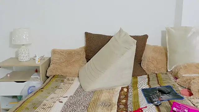 irisconde's Stripchat show and profile