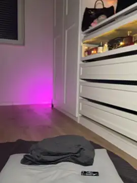 HotBella-'s Stripchat show and profile