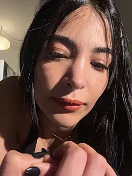 Naughty_Arab_girl's room