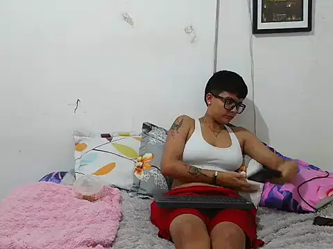 nini_smith - Nini_Smith's free webcam - UK Sex Cams