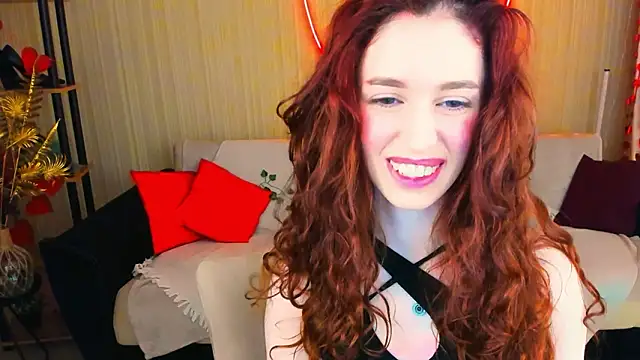 christinaconteeree - ChristinaConteeree's free webcam - UK Sex Cams