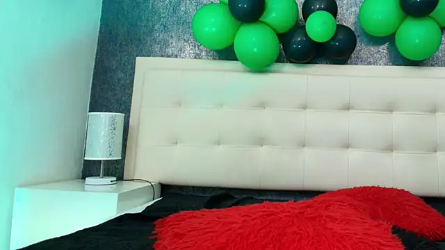 Cloeandtyfanny live sex cam